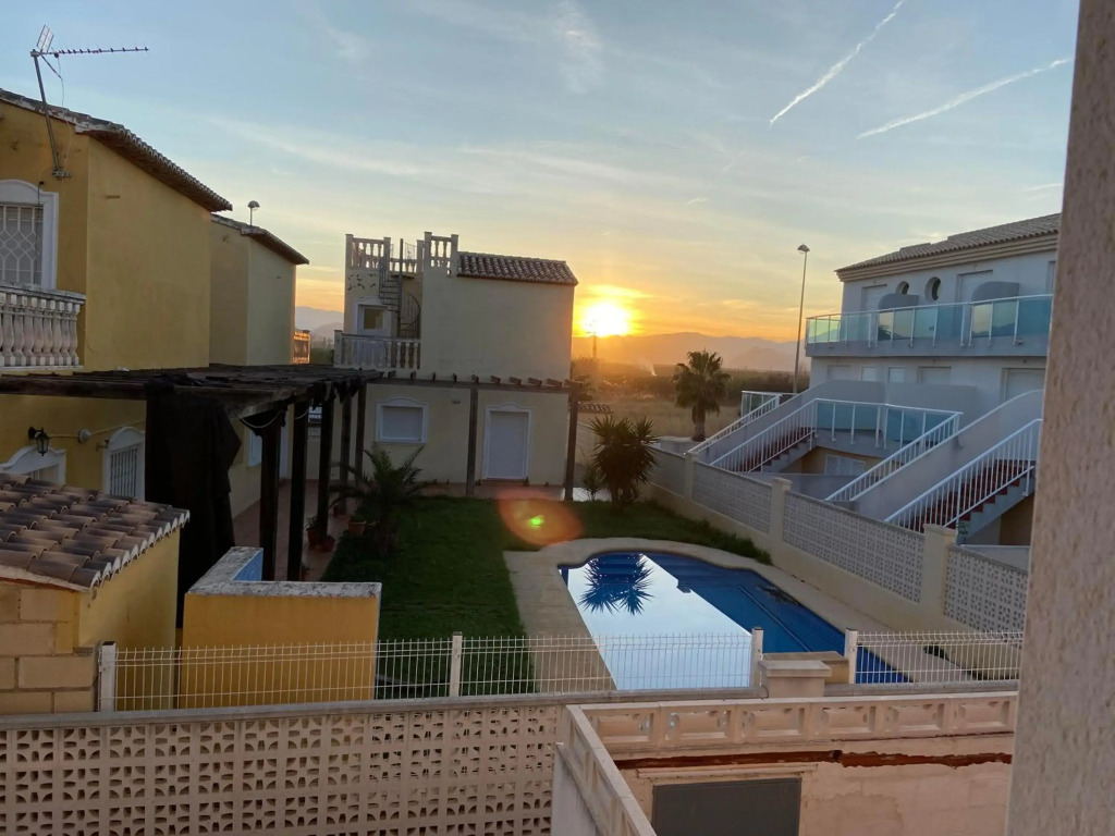 Chalet a estrenar - Playa Oliva Nova. Piscina & Padel