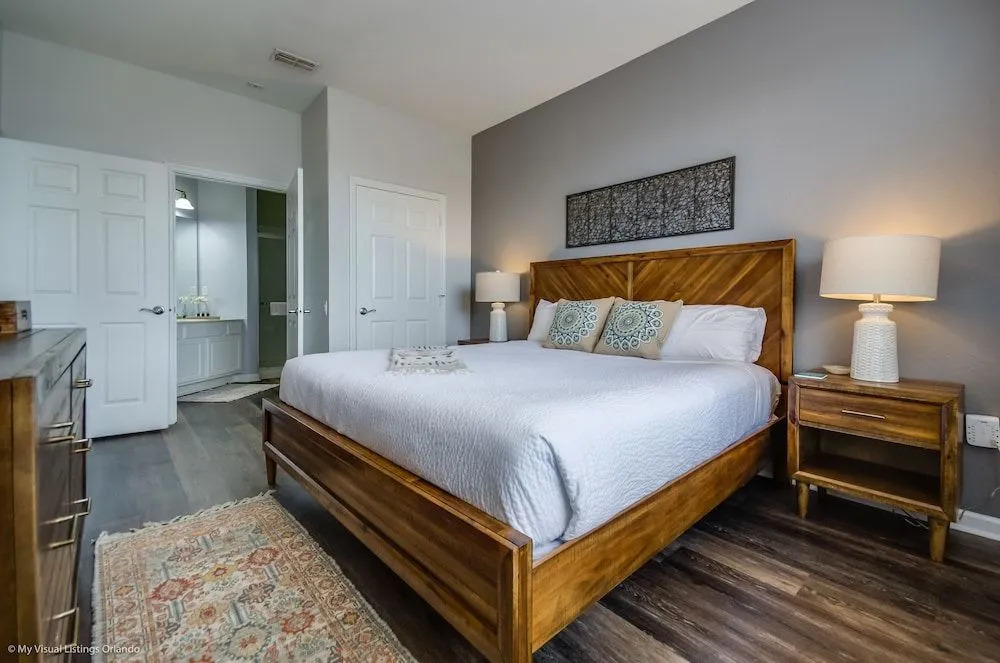 Santiago's Corner Ventura 3 Bedroom Condo by Redawning