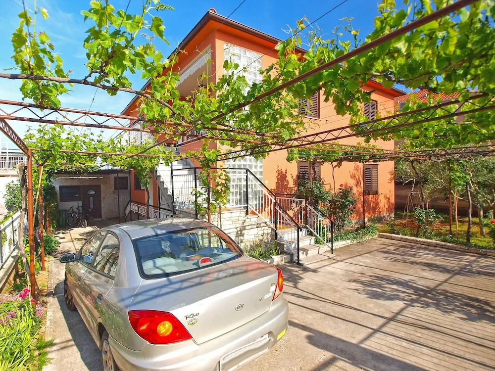 Apartment 773