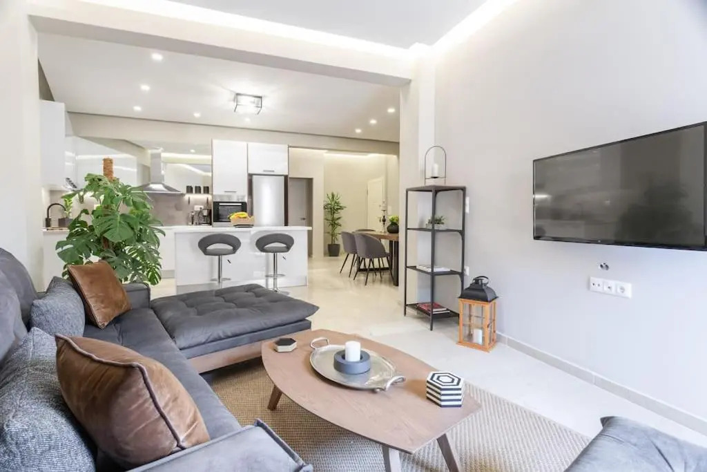 Deluxe 3-BDRM Urban-industrial Apt at Acropolis
