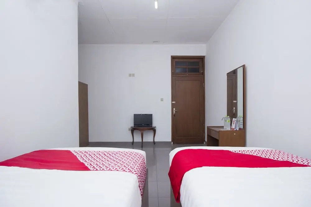 Hotel Dewi Sri by OYO Rooms