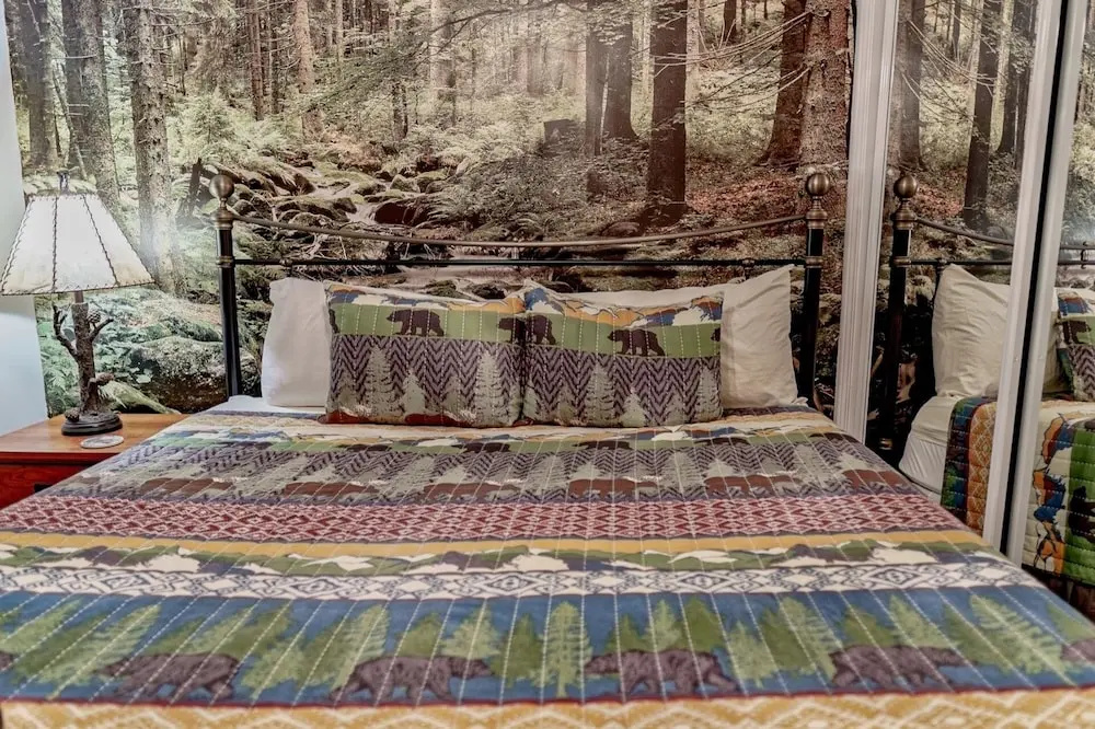 Olde Gatlinburg Place Unit 510 - Great Location! Close To Town! 1 Bedroom Condo by RedAwning