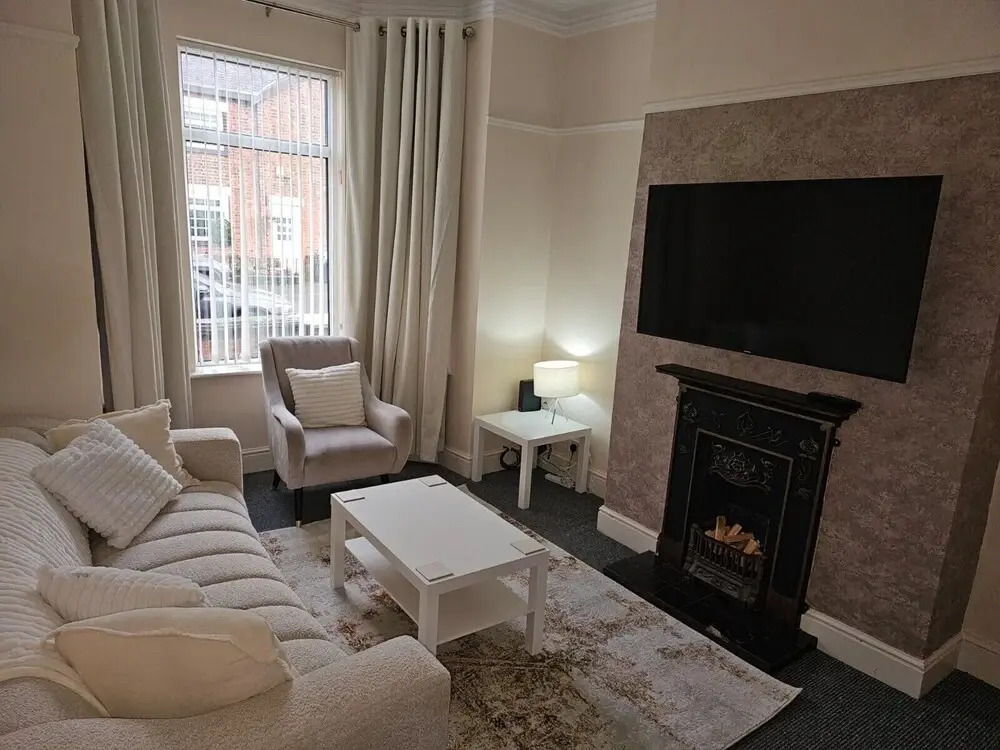 4br-sleeps10-garden-freeparking