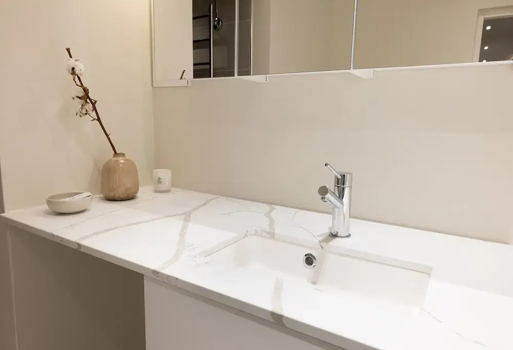 2ndhomes Stunning 3BR Apartment w Sauna