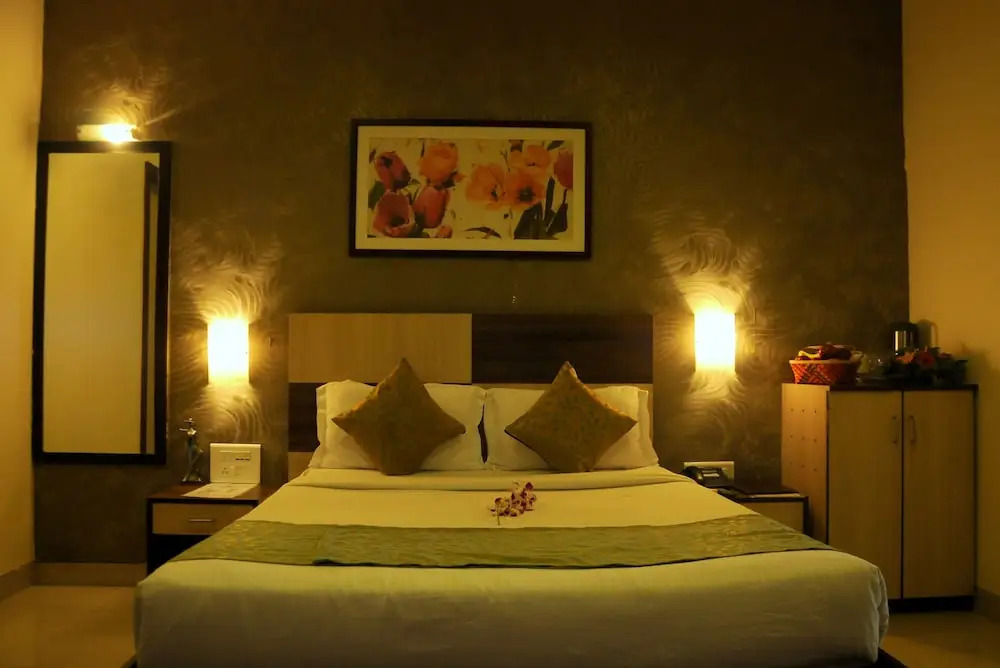 Hotel Madhav International Pune Railway Station