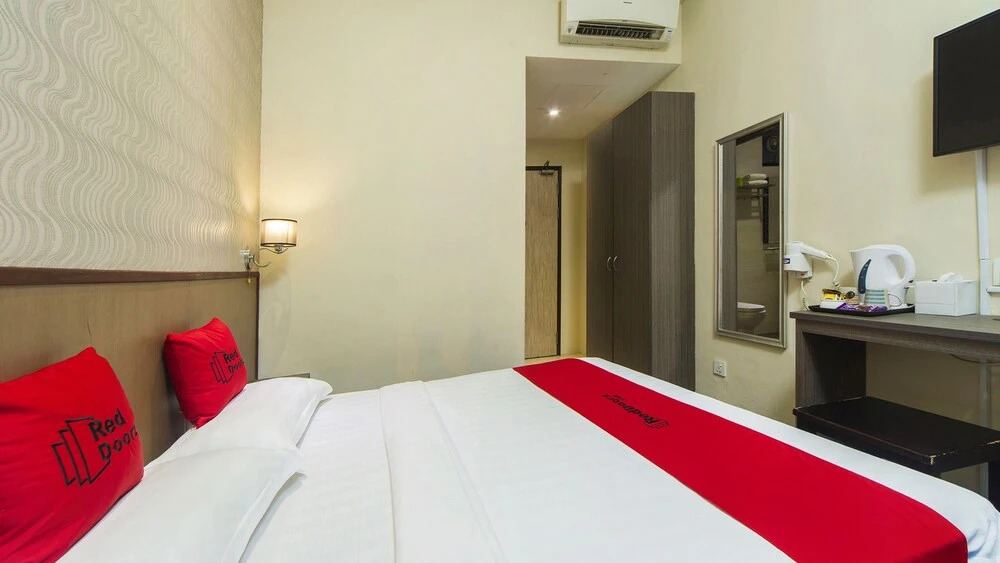 RedDoorz Plus near Lavender Street