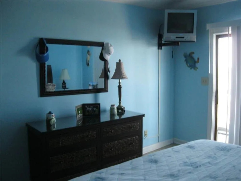 Drayton 402 - 3 Br Condo