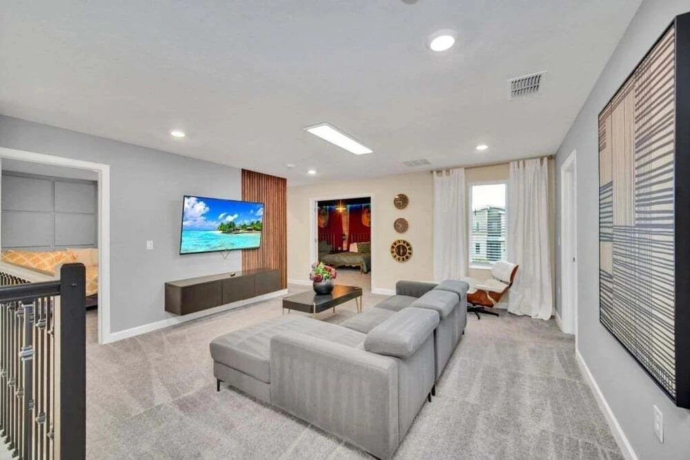 Family Home 9 BR 8 Min to Disney