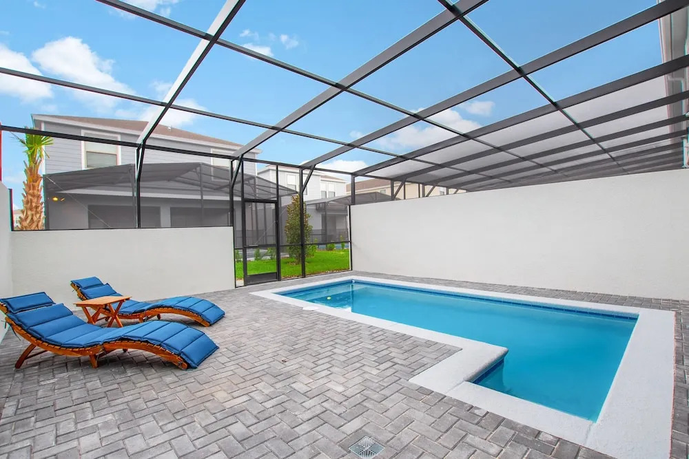 5 bed Town Home With Pool