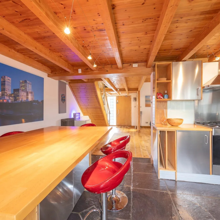 Stylist Split Level 2 Bed With Parking