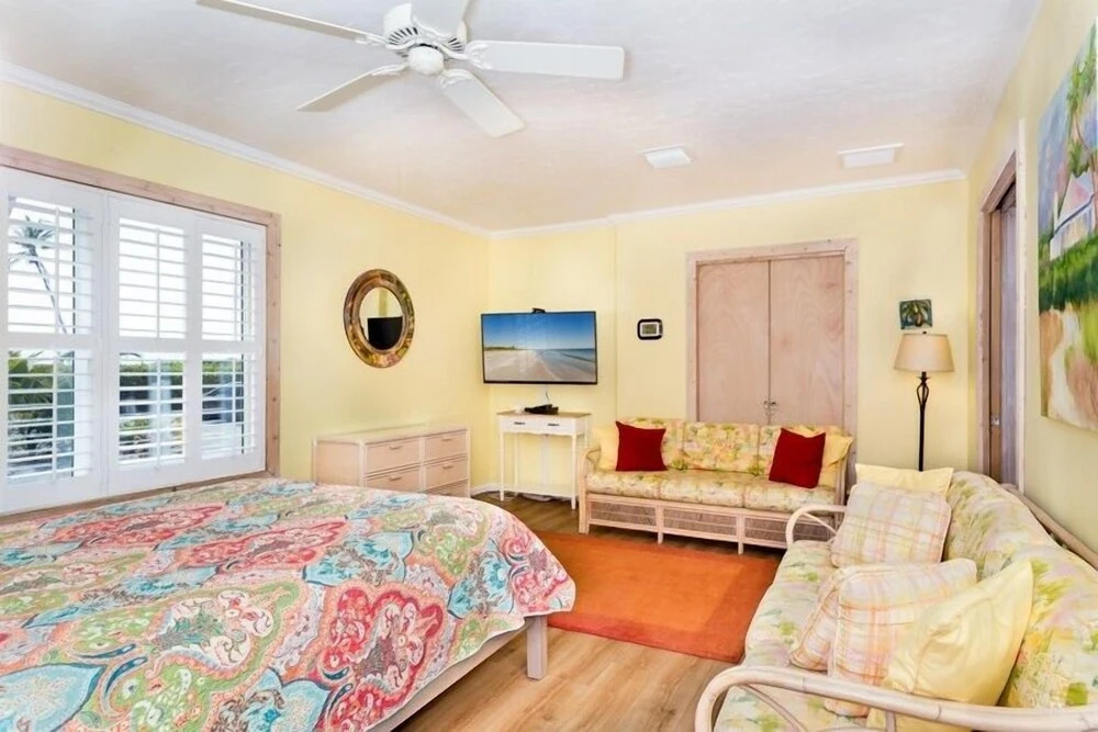 Baybarlyn 4 Bedroom Home by RedAwning