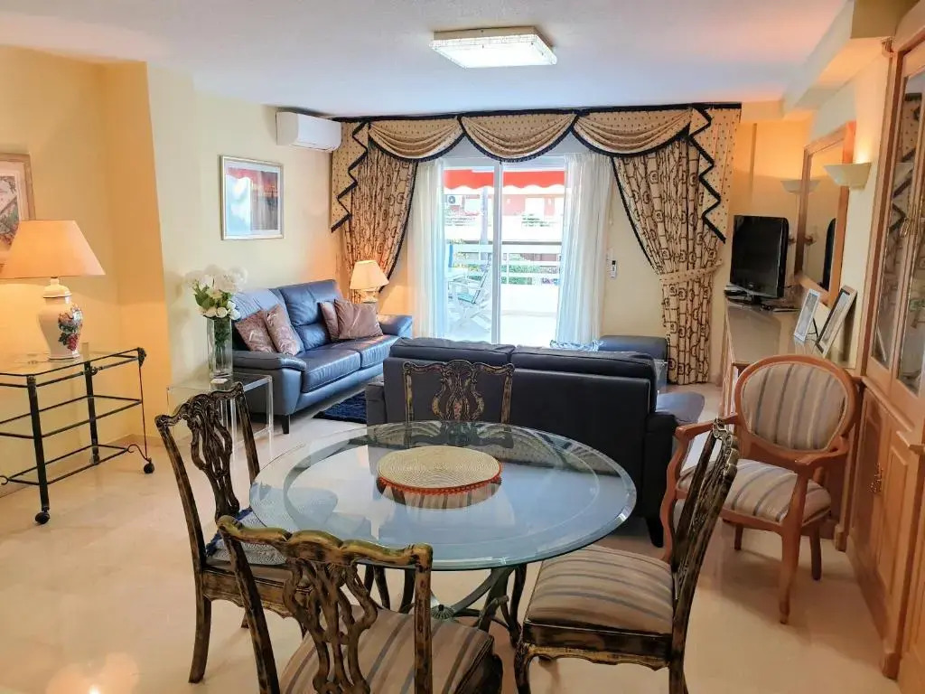Spacious 3 Bedroom 2nd Line Beach Apartment Marbella Center