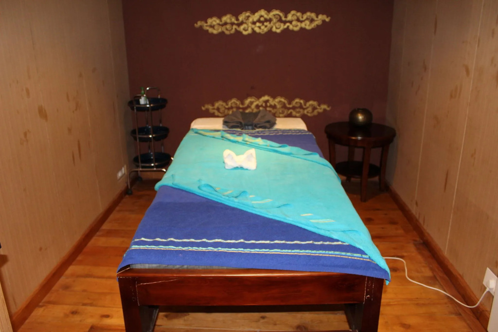 Ariya Hotel