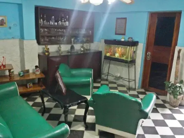 Fernandez and Friends Rooms
