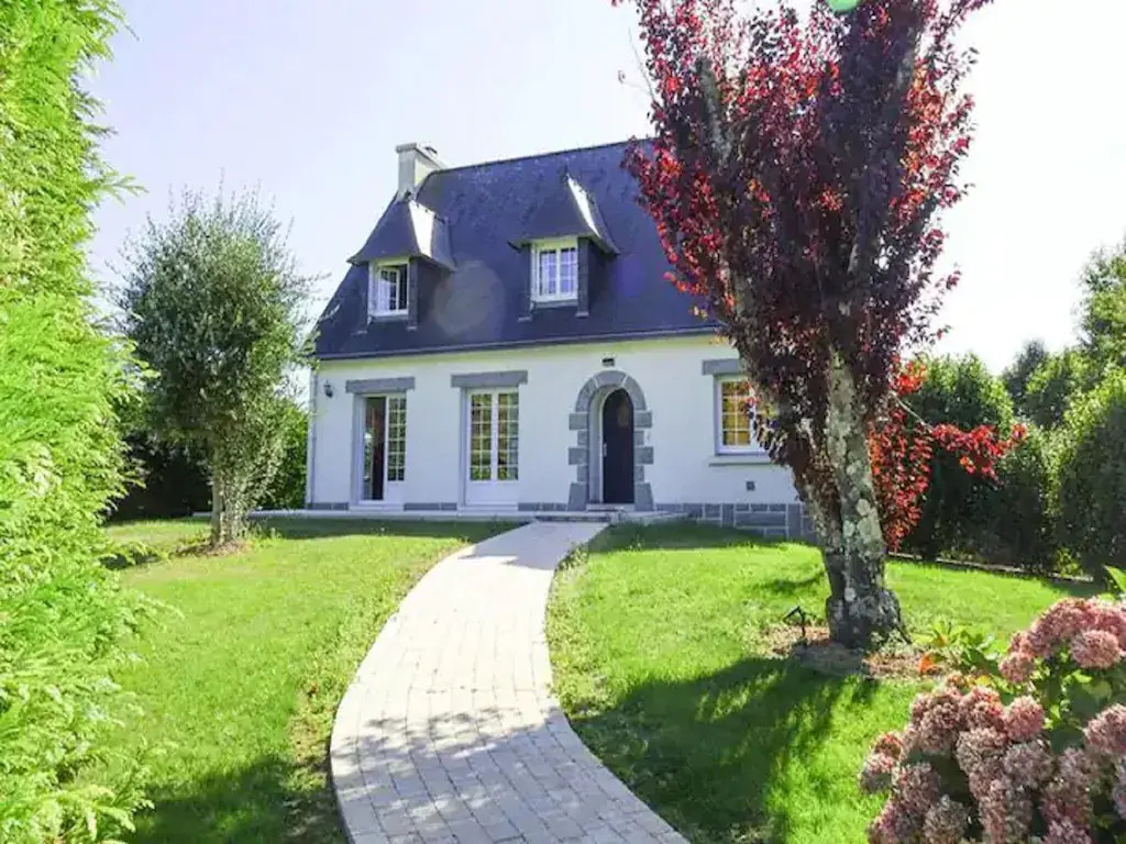Holiday Home With Private Outdoor Pool, Gouesnac"h