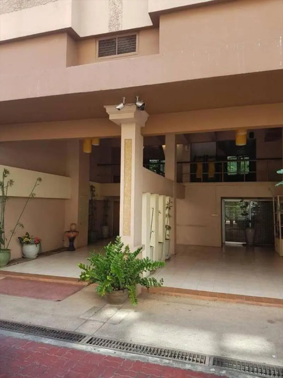 Maninarakorn Hotel