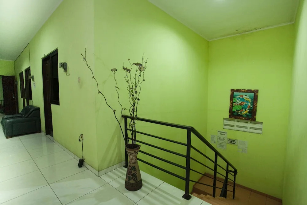 Reddoorz near Kejaksaan Negeri Surabaya