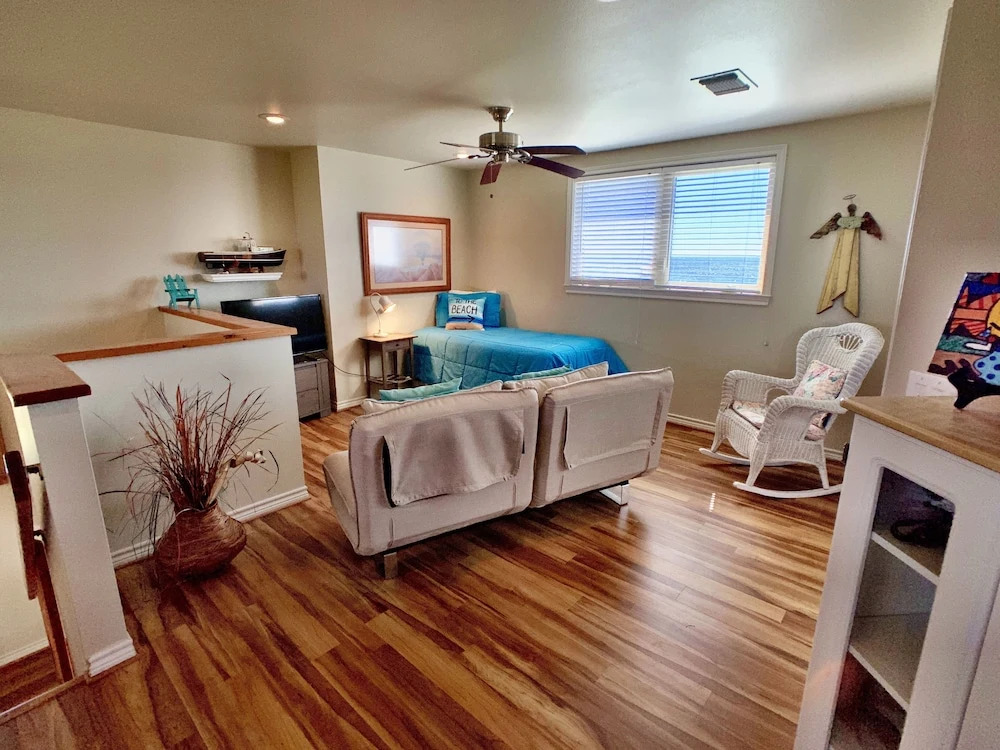 Fay House 3 Bedrooms 2 Bathrooms Home