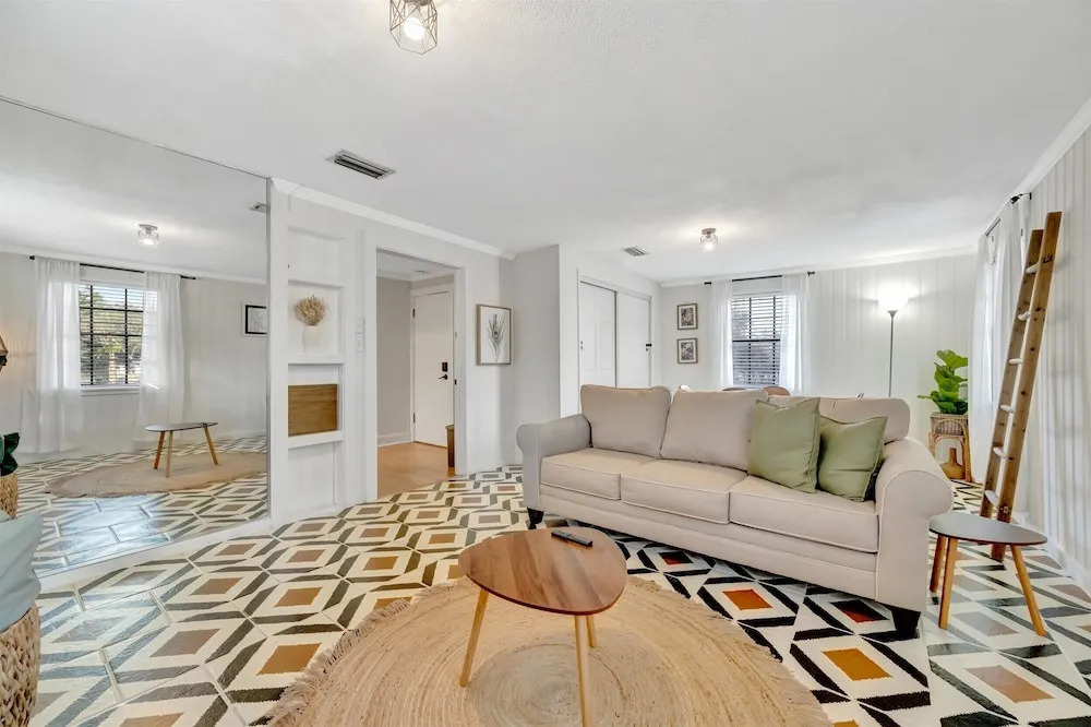 Swann Ave 2B Sleeps 6 Walk 2 Bayshore Hyde Park