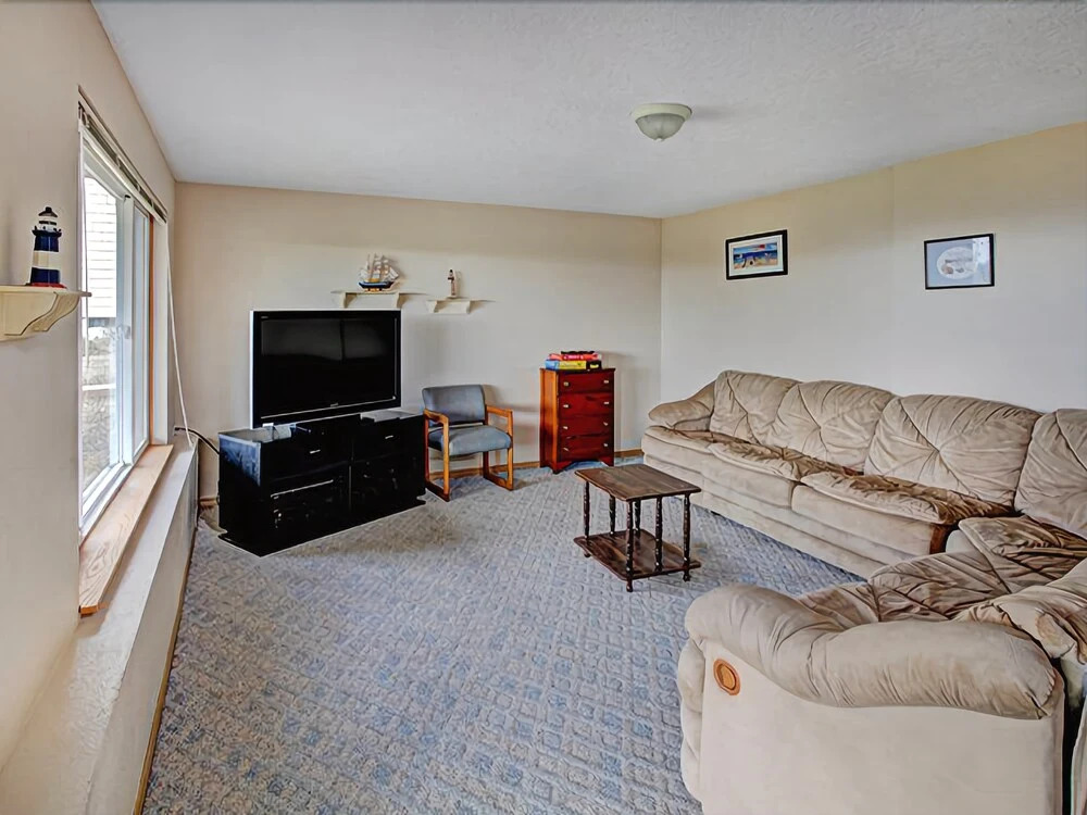 Oceanside Perch 3 Br home by RedAwning