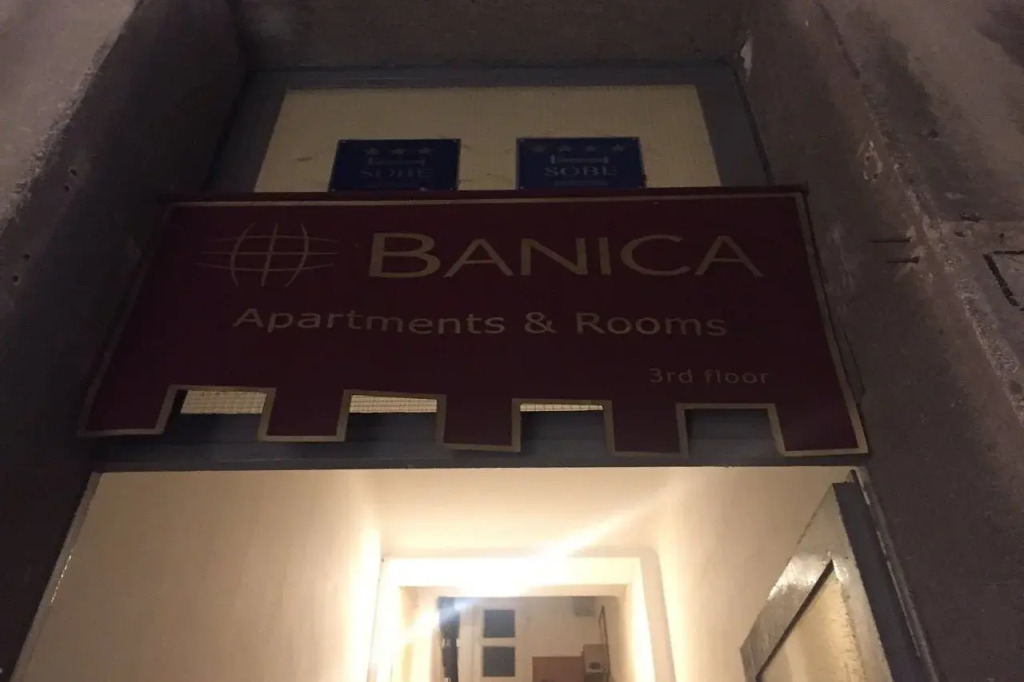 Banica Apartments & Rooms
