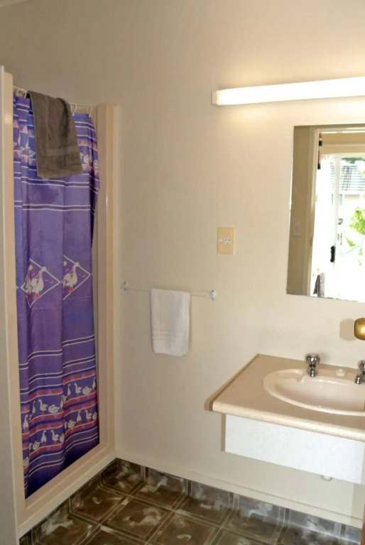 Centabay Lodge and Backpackers
