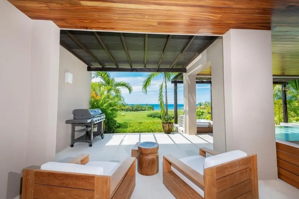 Sunny Vacation Condo 3