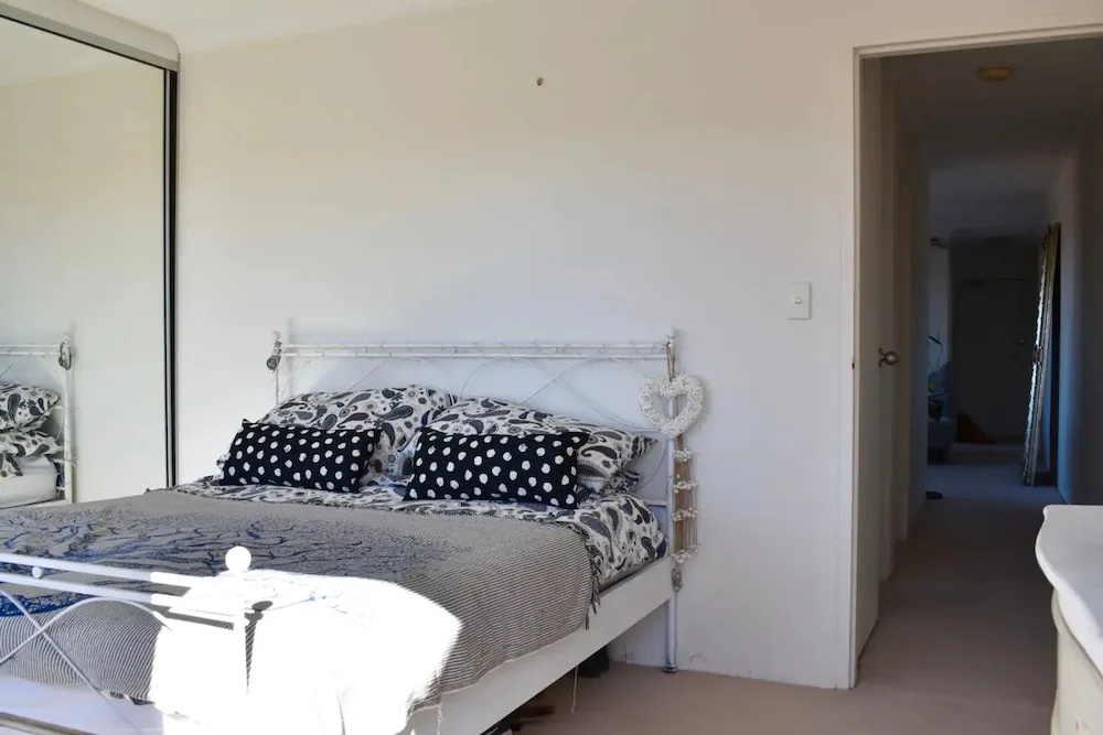 BRIGHT and airy TOP FLOOR apartment with FAB views