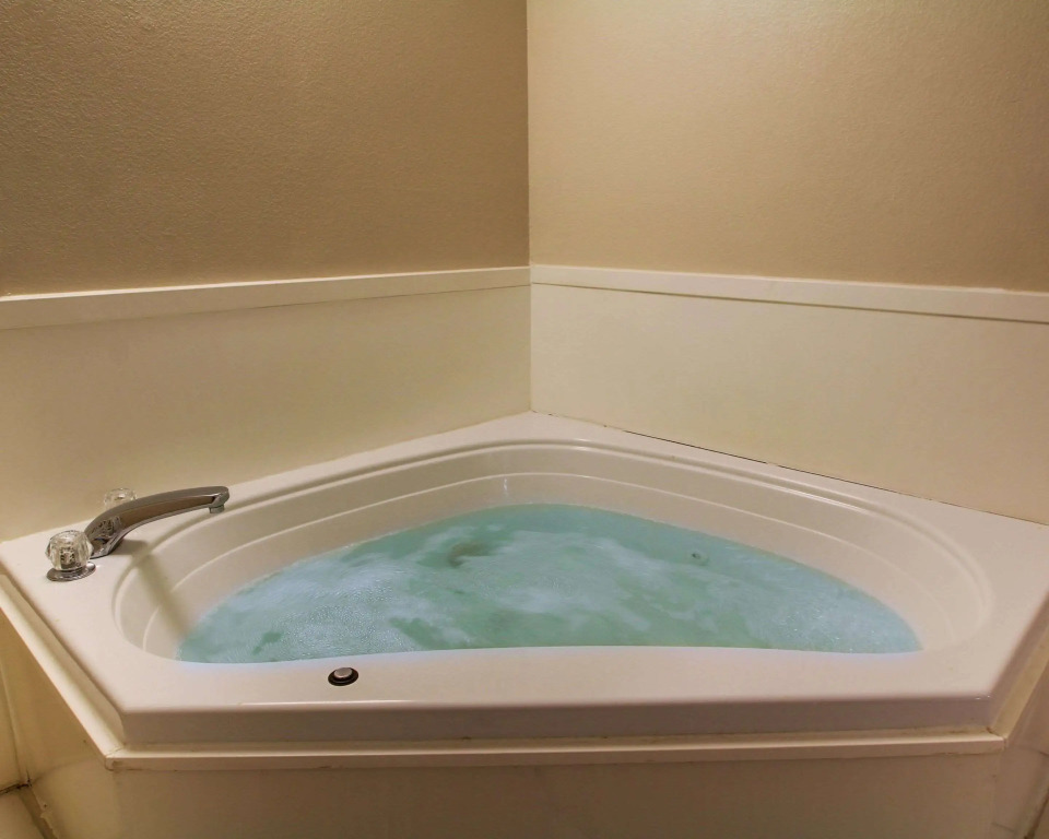 Quality Inn & Suites Hattiesburg North