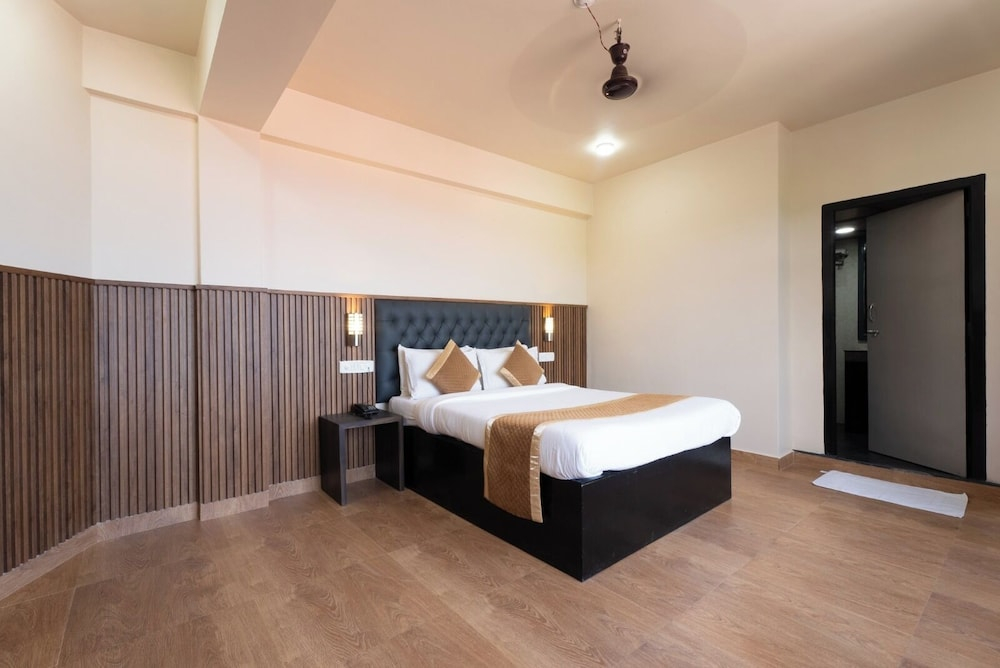 Hotel Mainak