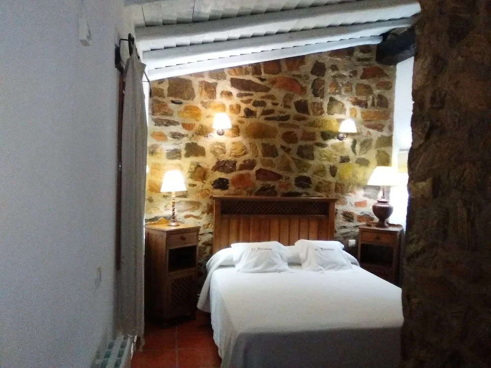 Comfy Farmhouse in Valencia de Alcántara With Pool