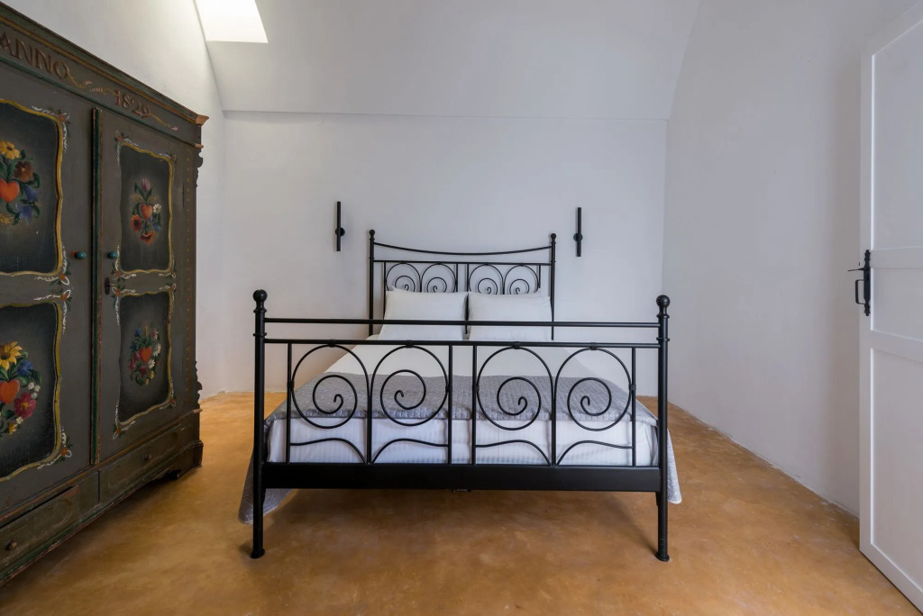 Phaos 1870, A restored Winery