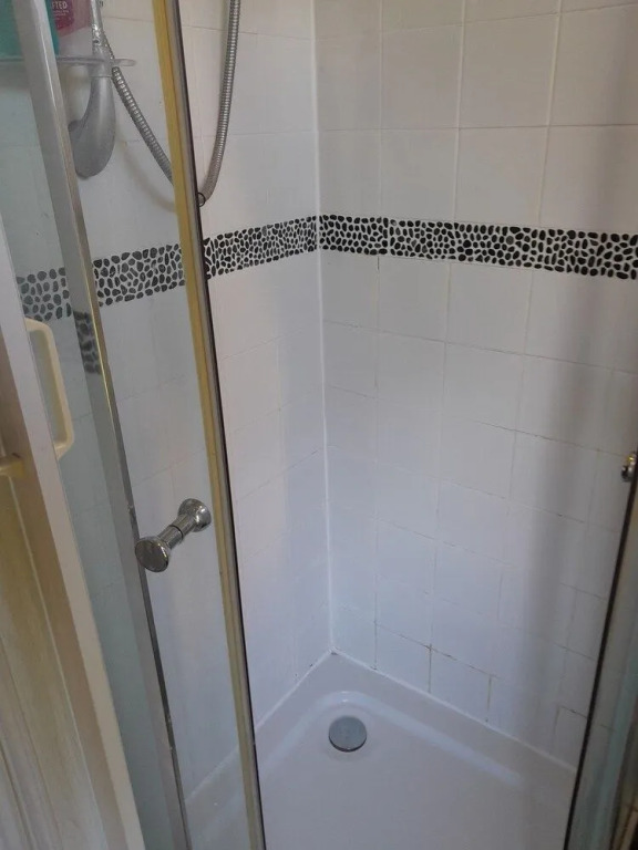 2 Bed-sleeps 4-pets-parking-5 Min to Beach