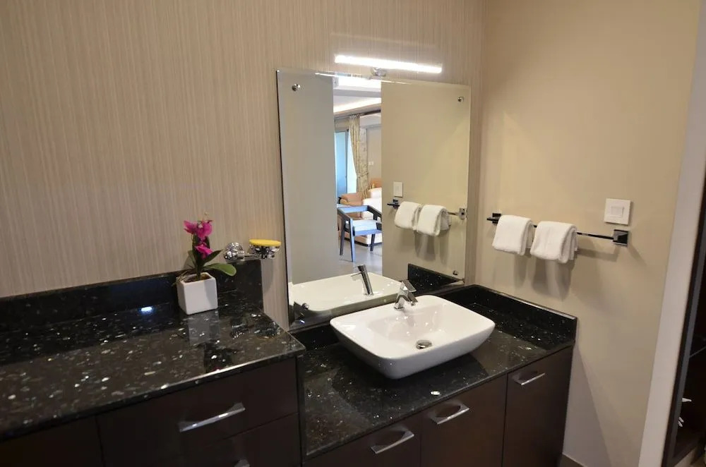 Casa Luxury Suites Inn