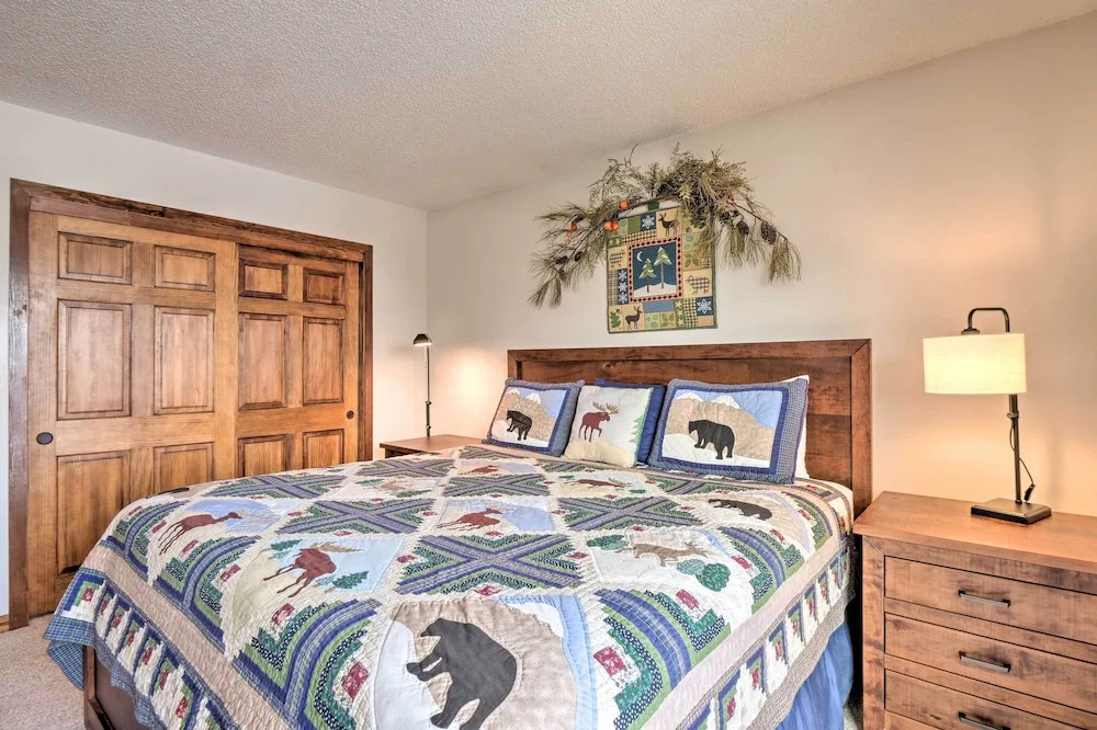 Ski, Hike & Explore: All-season Frisco Condo