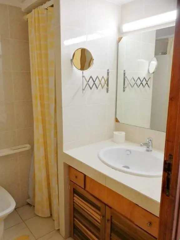 VILLA 2 à 6 pers - 2 chambres - piscine tennis (résidence), plage 300 m