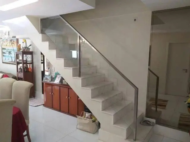 Casa com 4 quartos e piscina