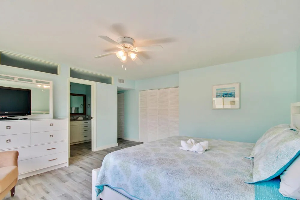 Land's End 401 Building 7 TOP Floor/corner Unit/beachfront