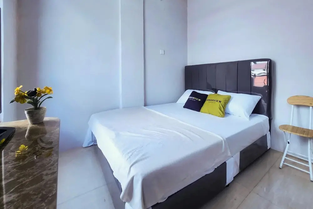 Urbanview Hotel near DC Mall Crown Homestay Batam