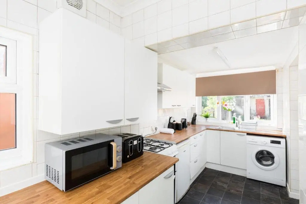 CIean and Cozy Quiet 4 Bedroom House in Acocks Green close to NEC perfect for contractors and families