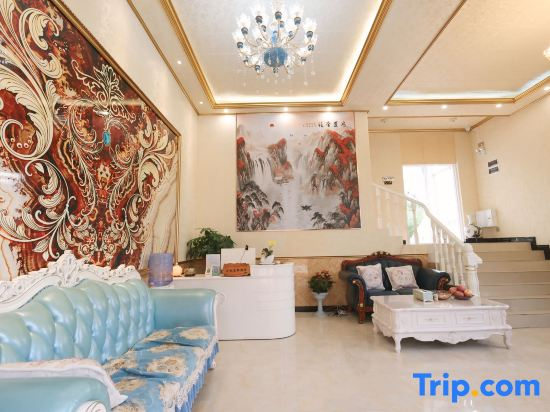Haiyun Holiday Villa (Beihai International Passenger Port Qiaogang Style Street Store)