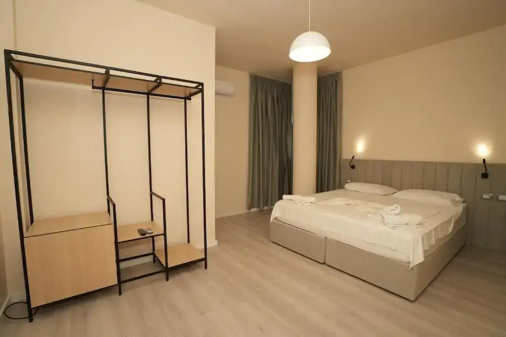 Eiza Apartments