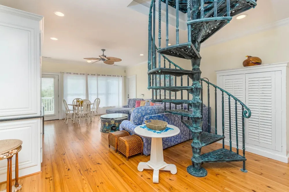 4205 9th Street by Hodnett Cooper