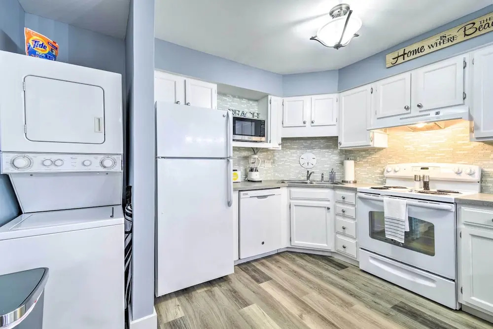 Walk to Beaches: North Myrtle Beach Condo!