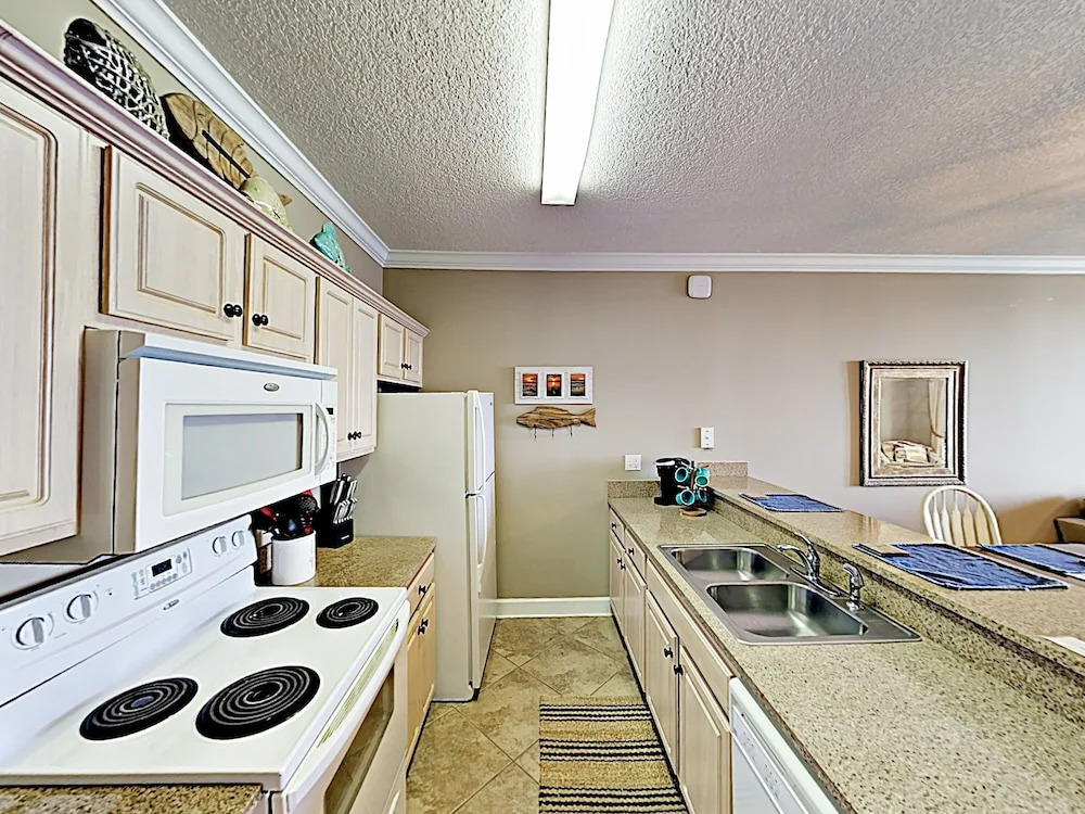 New Listing! Beachfront Bliss W/ Boundless Views 3 Bedroom Condo