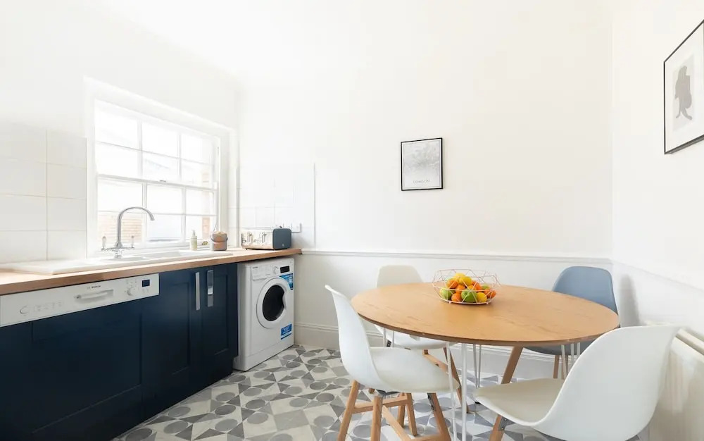The Marble Arch Escape - Bright & Modern 2BDR Apartment