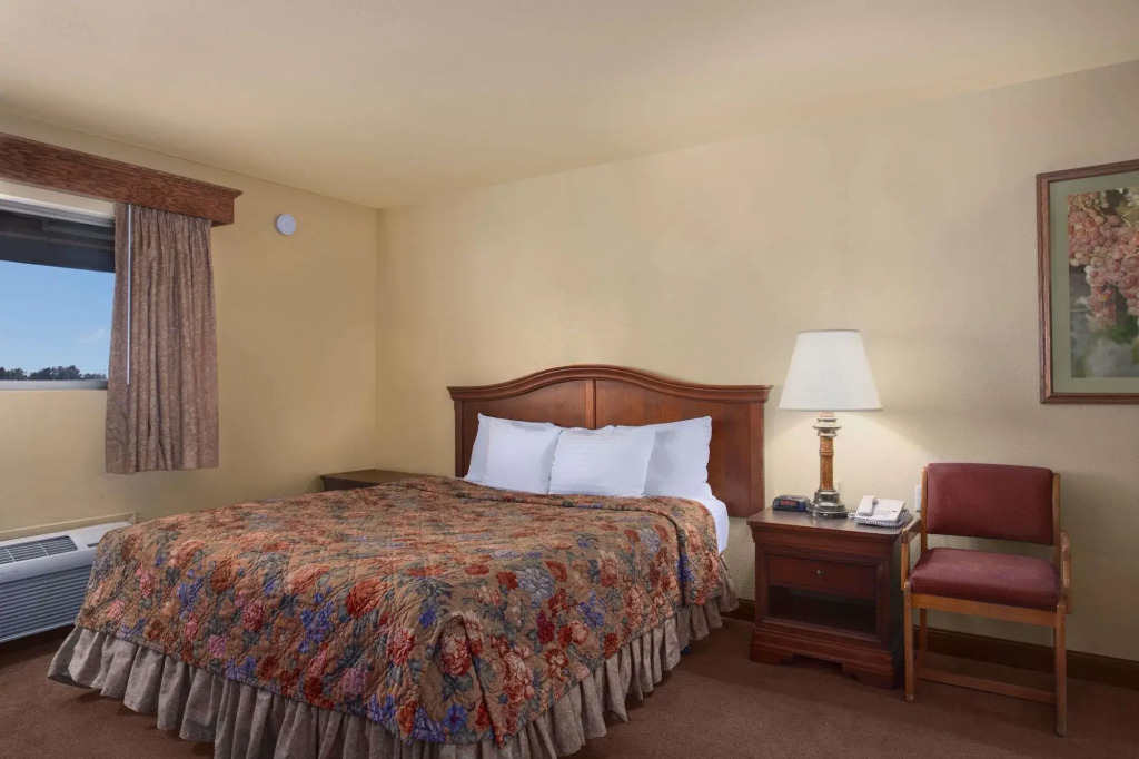 Red Lion Inn & Suites Lemoore