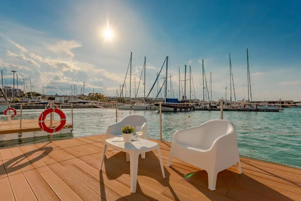 AQUA RESORT GIULIANOVA - Houseboat Experience