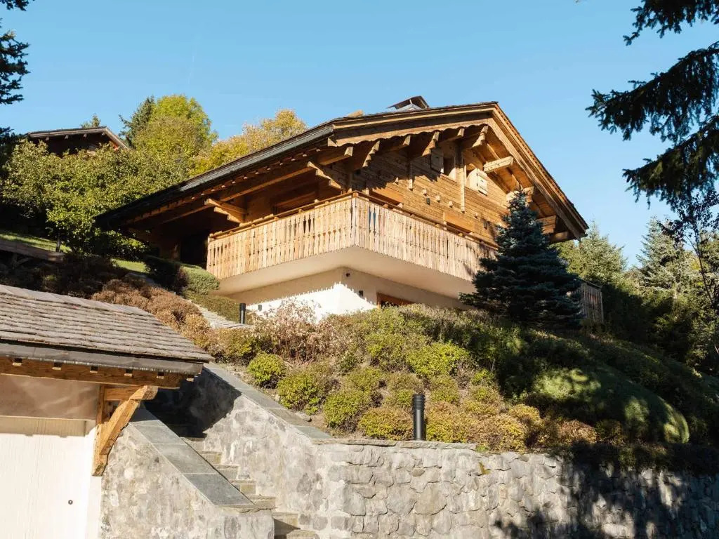Chalet 4★, 12 pers, 5 chambres, terrasses ensoleillées, navette à proximité - FR-1-304-270