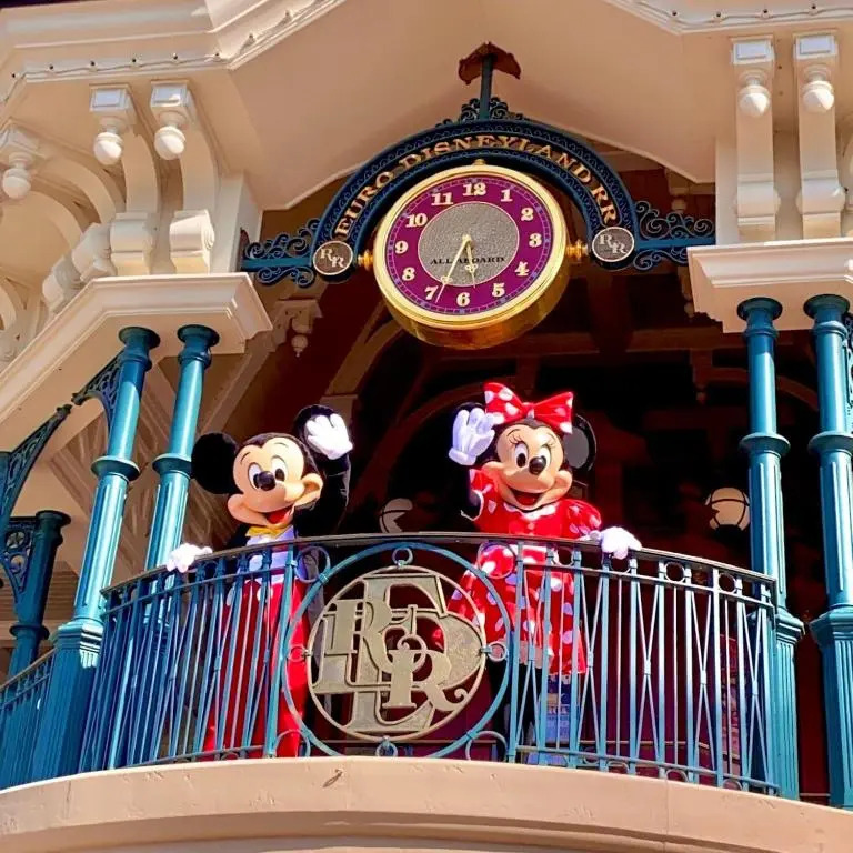 7 minutes Disney/Netflix/Terrace/Car park